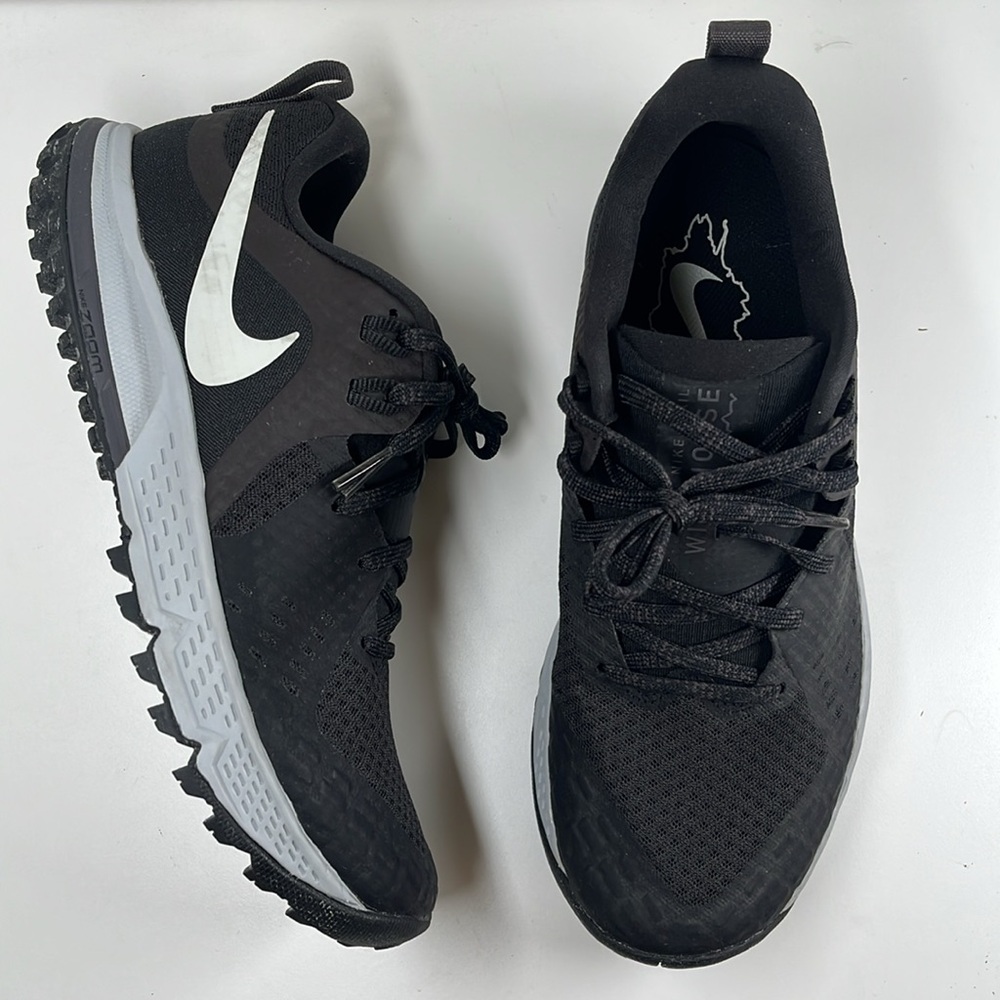 Women Nike Trail Air Zoom Wild horse 4 in Dark Gray and Black size 8